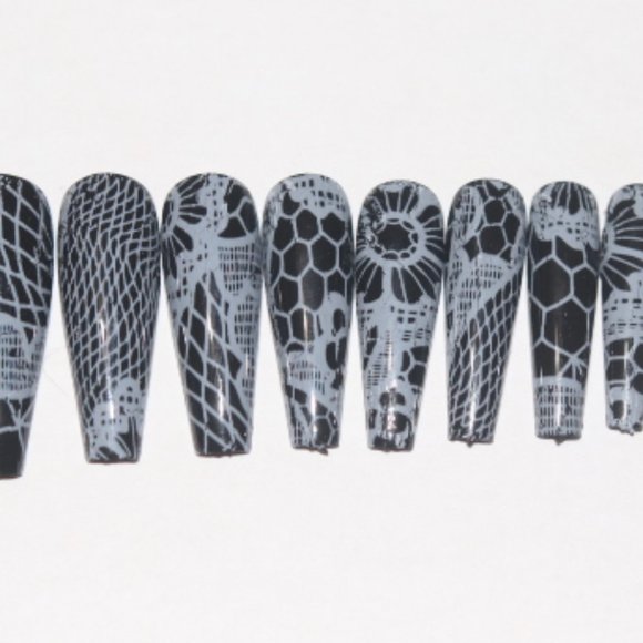 Black nails with white lace- press on nail set - Picture 4 of 8